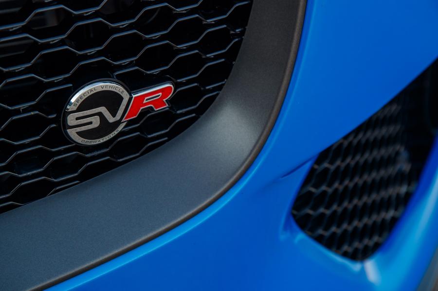 Логотип Jaguar F-Pace SVR 2018 года  (WW) (фото 106 из 115)